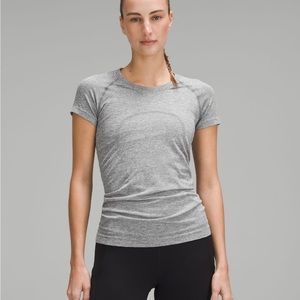 Size 4, slate/white, Lululemon Swiftly Tech short sleeve 2.0